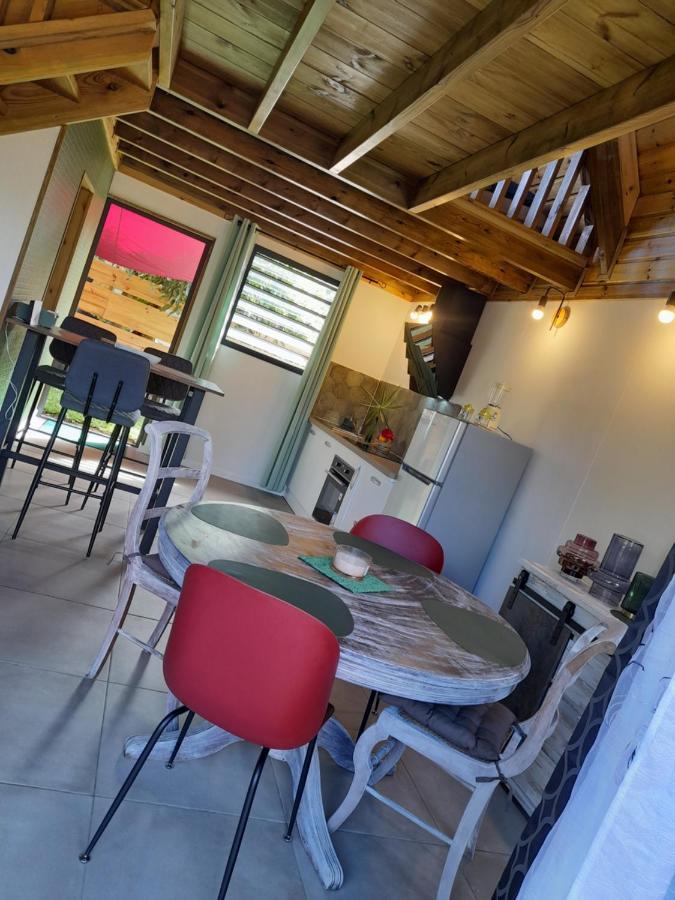 Charmant Chalet Avec Jacuzzi, L'Ile O Vert سانت فيليب المظهر الخارجي الصورة