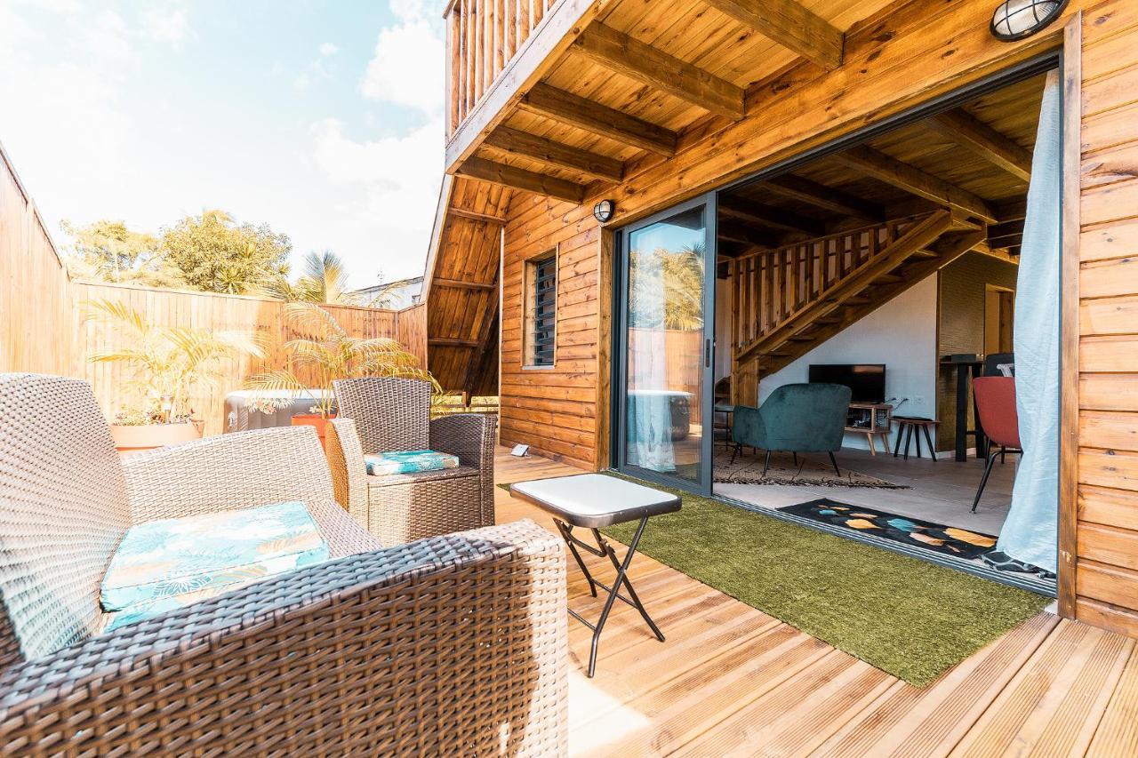 Charmant Chalet Avec Jacuzzi, L'Ile O Vert سانت فيليب المظهر الخارجي الصورة