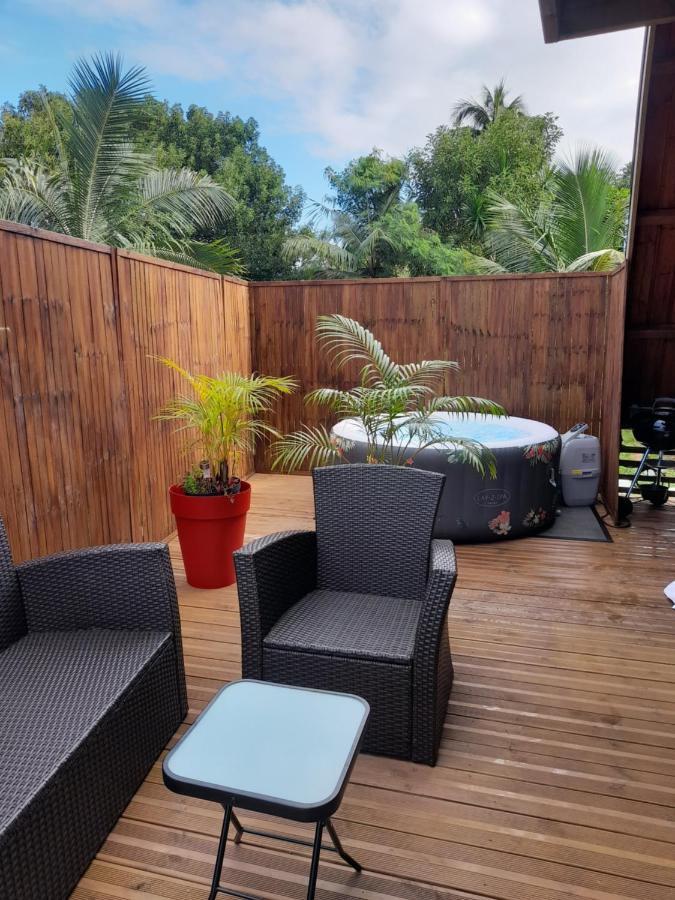 Charmant Chalet Avec Jacuzzi, L'Ile O Vert سانت فيليب المظهر الخارجي الصورة