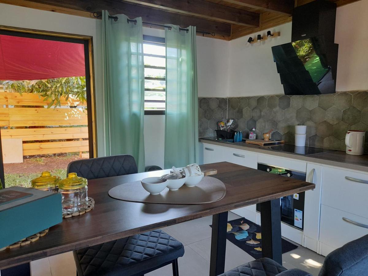 Charmant Chalet Avec Jacuzzi, L'Ile O Vert سانت فيليب المظهر الخارجي الصورة