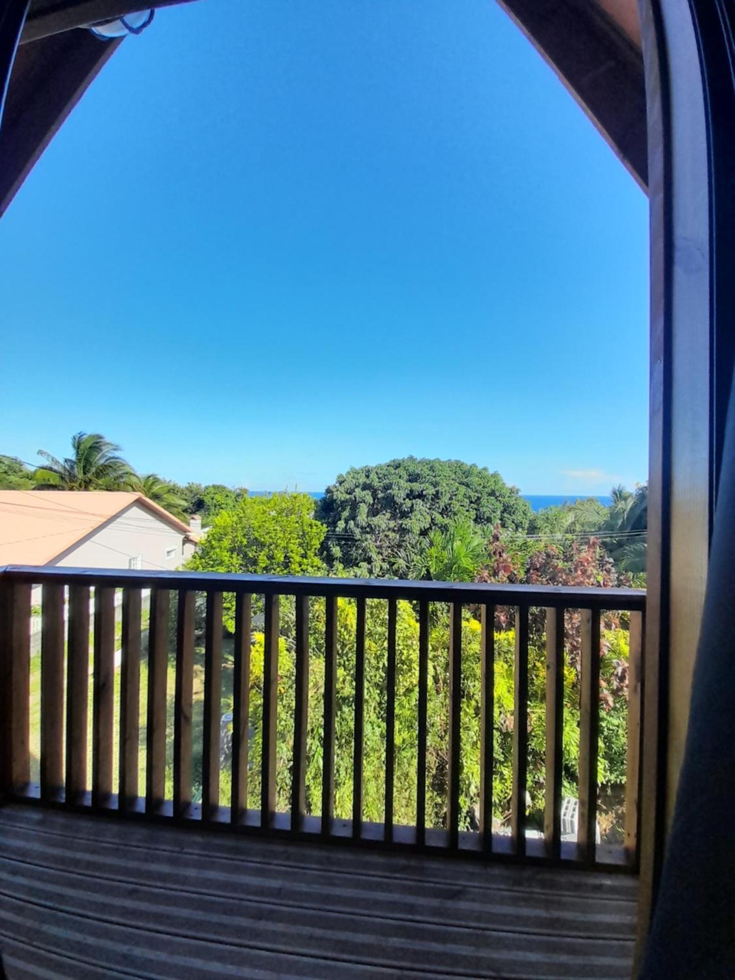Charmant Chalet Avec Jacuzzi, L'Ile O Vert سانت فيليب المظهر الخارجي الصورة
