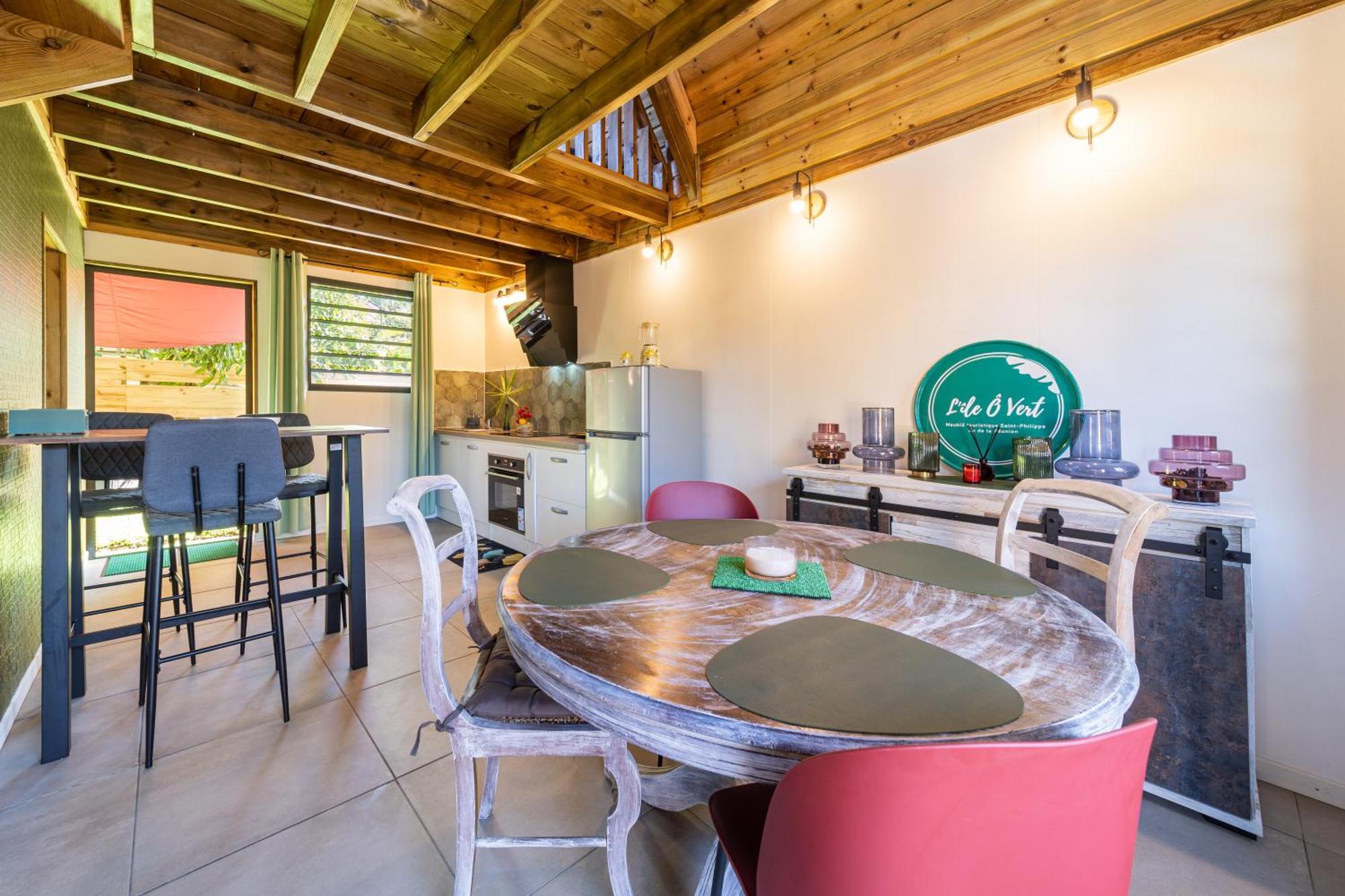 Charmant Chalet Avec Jacuzzi, L'Ile O Vert سانت فيليب المظهر الخارجي الصورة