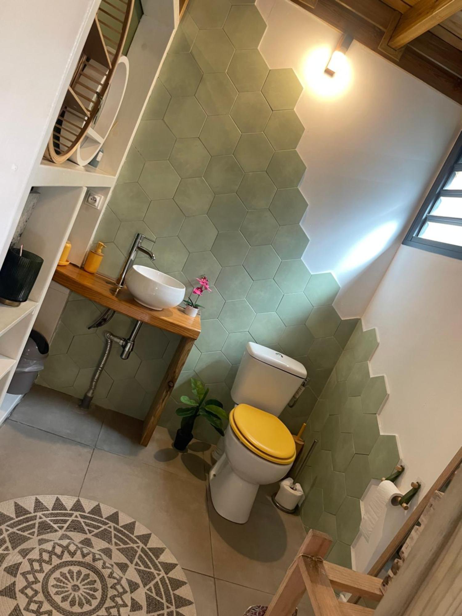 Charmant Chalet Avec Jacuzzi, L'Ile O Vert سانت فيليب المظهر الخارجي الصورة