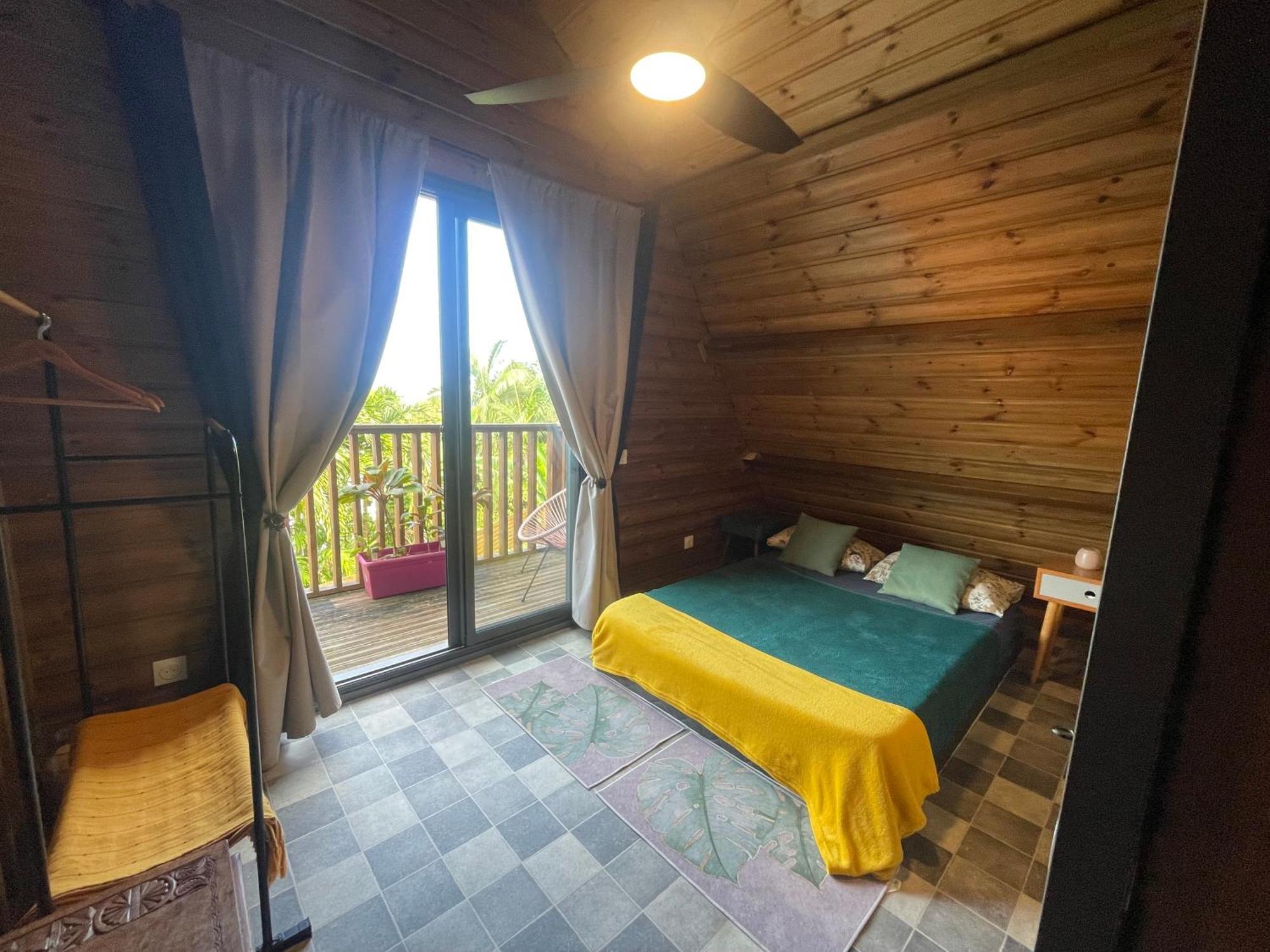 Charmant Chalet Avec Jacuzzi, L'Ile O Vert سانت فيليب المظهر الخارجي الصورة