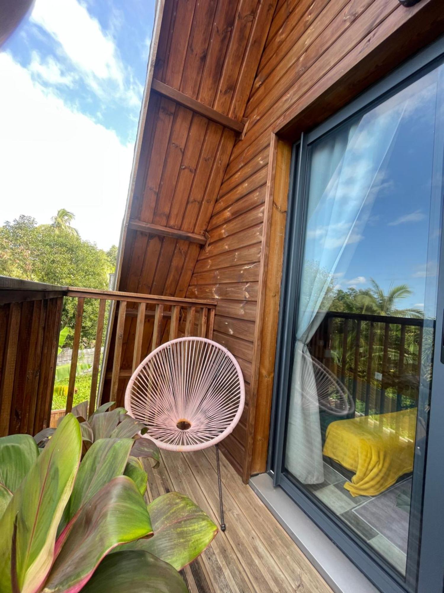 Charmant Chalet Avec Jacuzzi, L'Ile O Vert سانت فيليب المظهر الخارجي الصورة