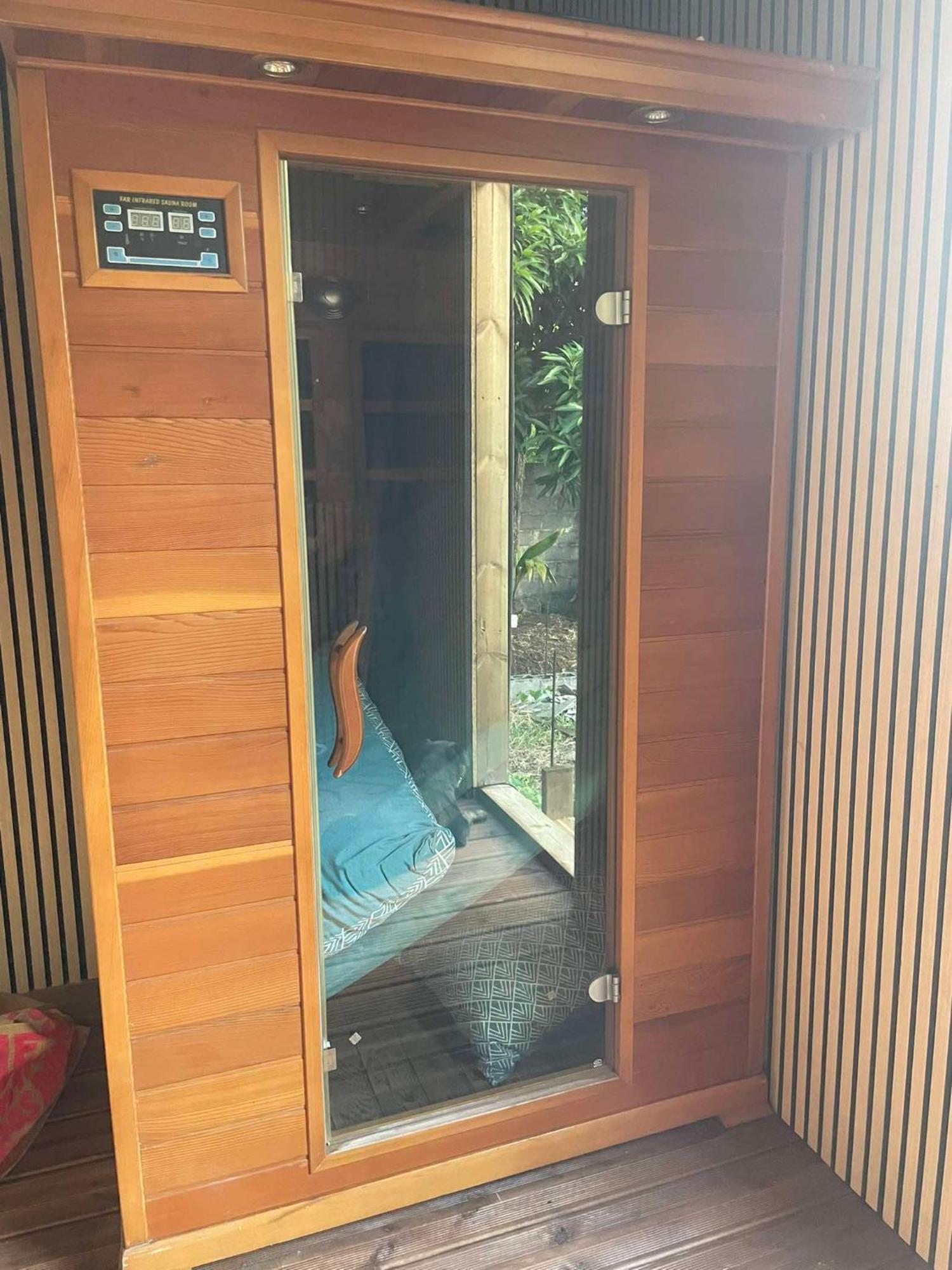 Charmant Chalet Avec Jacuzzi, L'Ile O Vert سانت فيليب المظهر الخارجي الصورة
