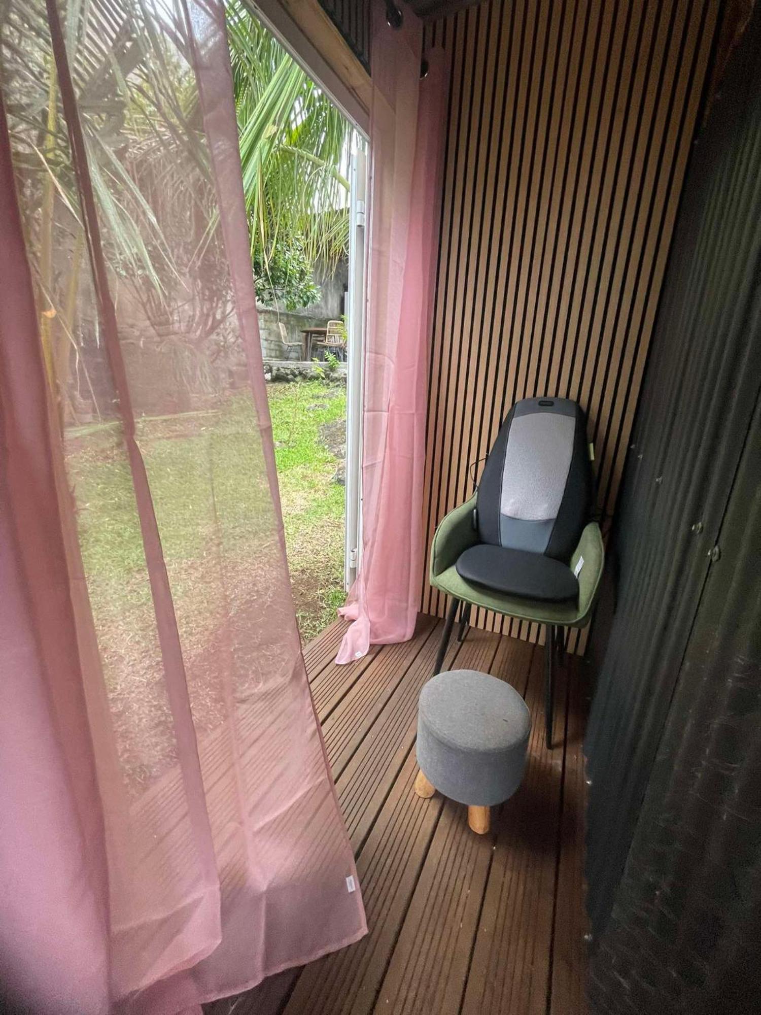 Charmant Chalet Avec Jacuzzi, L'Ile O Vert سانت فيليب المظهر الخارجي الصورة